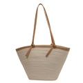 Minimalistische gewebte Strohtasche mit braunem Lederbesatz und schmalen Trägern - Gebrochenes Weiß