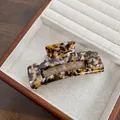 Pince à cheveux rectangulaire en acétate avec motif écaille de tortue marron dans une boîte - Jaune Roche 10.5cm
