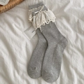 Calcetines grises de canalé con volantes de encaje blanco y lazo estilo balletcore - Talla única / Gris