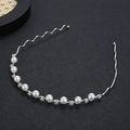 Elegante cerchietto ondulato in metallo argento con perle e strass scintillanti - Argento