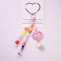 Detail von pinkem LOVE Perlen-Schlüsselanhänger mit Pixel-Herz und Sternen - Rosa