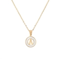 Collar hip hop dorado con colgante redondo blanco y dije metálico de la letra A - Letra A