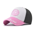 Détail de la visière rose effilochée avec broderie rebel sur casquette en coton de qualité - Réglable / Rose