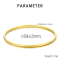 Detailansicht eines 3mm goldenen gedrehten Edelstahlarmbands mit Größenparametern - Gold (1 Stück)