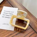 Rectangular acetate hair claw clip with yellow and white marble pattern design - 6.6cm / Beige