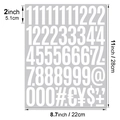 Makroansicht von wasserdichten 2-Zoll-Vinyl-Zahlen und Symbolaufklebern für DIY-Poster - 2 Zoll Fettgedruckte Zahlen & Symbole - Weiß