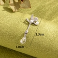 Titanium stalen oorbel met engel, witte parel en kristallen hanger in druppelvorm - Engel met Parel Stijl (A413-5#0.8 Dunne Stang)