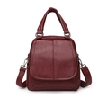 Mochila para mujer en cuero suave granate con acabado texturizado y asa superior - Granate