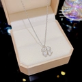 Collana con ciondolo a quadrifoglio in argento e cristalli in astuccio per gioielli - Stile Ciondolo Quadrifoglio con Pavé di Diamanti (X641) / Argento