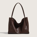 Sac cabas rétro marron foncé en similicuir avec longues bandoulières sur fond beige - Marron