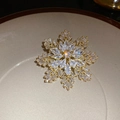 Exquisito broche de copo de nieve chapado en oro de 18 quilates con circonitas brillantes - Copo de Nieve Oro 14K (Bañado en Oro Real)