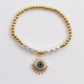 Bracciale a sfere dorate con perle e ciondolo occhio del male verde su sfondo bianco - Verde