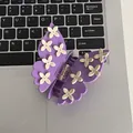 Pince à cheveux papillon violette avec pétales de fleurs crème et strass brillants - Papillon Violet