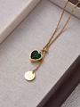 Detailaufnahme der Goldkette mit grünem Herz-Edelstein und Love-Anhänger in Box - Gold Love Anhänger Grünes Herz (ZHN2130金)