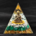 Pyramide en cristal vert avec statue de Bouddha et résine à paillettes dorées - Style 36