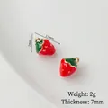 Red strawberry pendant 11x7mm in gold-plated copper for DIY jewelry making - Single Piece Price / Small Strawberry