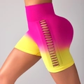 Short de fitness dégradé rose à jaune pour femme avec détails ajourés sur le côté - S / Dégradé Rouge Jaune