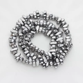 Unregelmäßige silbergraue Hämatit-Steine Perlen für die DIY-Schmuckherstellung - 5mm-10mm/Strang / Weiß K/Silber