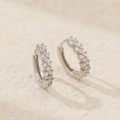 Eleganti orecchini a cerchio in argento S925 con pavé di diamanti scintillanti - Argento 925 / Oro Bianco