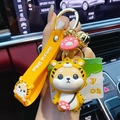 Niedlicher Shiba Inu Schlüsselanhänger im Tigerkostüm mit gelbem Silikonarmband - Sternzeichen Tiger Shiba Inu