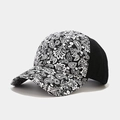 Schwarz-weiße Baseballkappe mit Paisley-Muster und elastischer Pferdeschwanz-Öffnung - Paisley Pferdeschwanz Stil / Schwarz