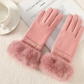 Pink thermal touchscreen gloves for women with faux fur trim and fashion metal plaque - Gold Label De-Velvet / Pink
