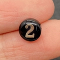 Zwarte 8mm platte ronde zoetwaterschelp kraal met gouden cijfer 2 voor DIY sieraden - Cijfer 2 / Zwart