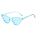 Modische hellblaue halbtransparente Katzenaugen-Sonnenbrille im modernen Retro-Stil - Transparent Blau / Blau