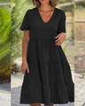 Détail d'une robe noire à col en V et manches courtes avec jupe à plusieurs couches - S / Noir