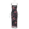 Detailansicht des Blumendrucks auf einem schmal geschnittenen Netzkleid mit roten Rosenmustern - XS / Schwarz