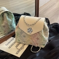 Beige Tweed-Rucksack mit bunten Sternenmustern, Fransen und silbernem Kettenriemen - Bunter Stern