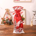 Sac à bouteille de Noël rouge avec motifs gnome et ruban satiné pour décoration - Style Forestier