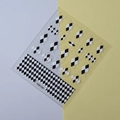Autocollants nail art 3D gaufrés à motifs argyle avec design en damier noir et blanc - Style Échiquier et Argyle Noir et Blanc(FEB-726)