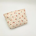 Borsa da trucco trapuntata in cotone con motivi floreali rossi e quadri gialli - Piccoli Fiori Rossi