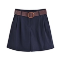 Détail d'un short bleu marine à taille haute avec une ceinture tressée marron et texture tissée - XS / Bas / Bleu marine