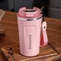 Pink stainless steel coffee mug with temperature display lid on a wooden tray - 510ml / Smart with Handle / Pink