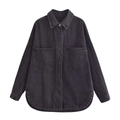 Dettaglio della giacca a camicia in denim grigio scuro con tasche e orlo arrotondato - XS / Nero