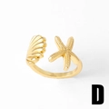 Anello aperto placcato oro con motivi di stella marina e conchiglia su sfondo bianco - Design Stella Marina & Conchiglia (D)