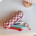 Detail gebreid paars-geel schaakbord etui met rits op een houten bureau - Geel-paars Raster Etui