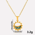 Detailansicht der Sonnen- und Mondanhängermaße mit 1,8 cm Höhe und 1,4 cm Breite - Gold-Abalone-Muschel-Halskette