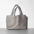 Schicke gewebte Shopper-Tasche in Metallic-Silber mit Griffen und geräumigem Inneren - Silber