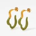 Boucles d'oreilles créoles vagues en métal doré et émail vert olive élégant - Vert