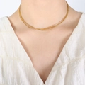 Elegante collana girocollo multistrato in acciaio al titanio dorato con tre catene sottili - 37cm+5cm / Oro