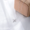 Collana zodiaco in argento S925 con cristalli su portagioie in velluto beige - Ariete Color Argento