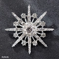 Elegant silver snowflake brooch with sparkling rhinestones and center pearl 4x4cm - Silver Eight-Pointed Star