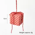 Mini scatola regalo di Natale a righe rosse e gialle, altezza 6 cm e peso 6 g - Strisce Rosse / 6g