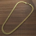 Détails de la chaîne à mailles plates en acier inoxydable doré 18 carats sur bois - Collier Or 6mm