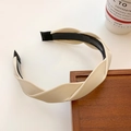 Chic beige twisted headband with anti-slip design and modern twill fabric finish - Cream White Cross Weave