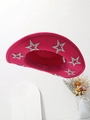 Detail van roze cowboyhoed met zilveren pailletten sterren op een witte achtergrond - Rood