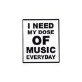 Rechteckige Emaille-Anstecknadel mit schwarz-weißem I Need My Dose Of Music Everyday Text - Schwarz / DOSE OF MUSIC